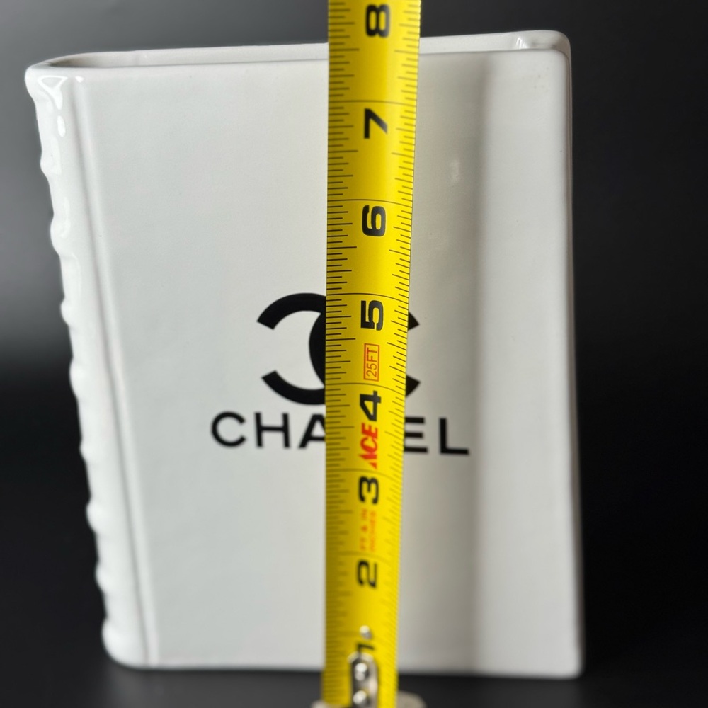Luxury Black and White Book Vase - Picture 4 of 9